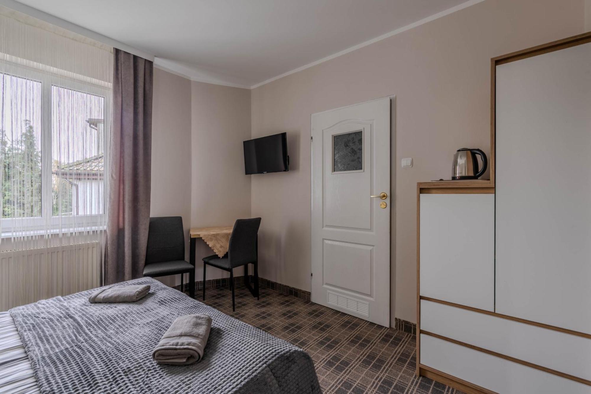 Dom Pracy Twórczej Acomodação com café da manhã Świnoujście Exterior foto